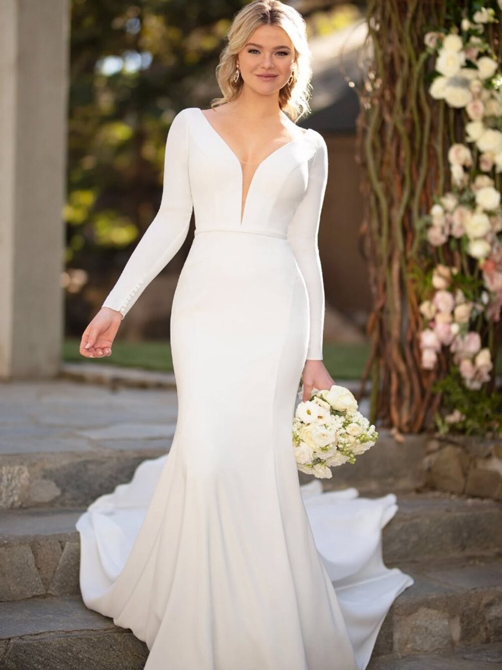 Essense of Australia D2972 Wedding Gown Size 10